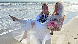 湖人61岁老板珍妮-巴斯与小9岁喜剧演员正式完婚！