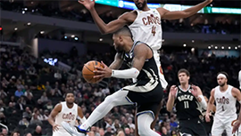 NBA简报:骑士12-100横扫雄鹿 豪取14连胜！米切尔15中4 字母哥30分